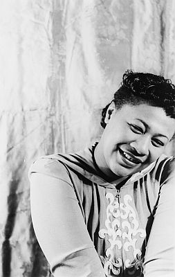 Ella Fitzgerald Mitte Januar 1940; Quelle: Wikimedia Commons von der "Carl Van Vechten photograph collection" der "Library of Congress" (Reproduction Nr. LC-USZ62-100859); Lizenz: Keine Copyright-Beschr�nkungen