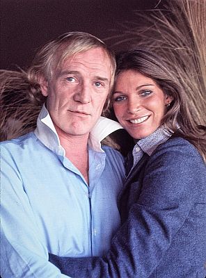 Richard Harris und Ehefrau Ann Turkel 1977; Urheber: Bernard Gotfryd (19242016); Quelle: Wikimedia Commons von der "Bernard Gotfryd"-Sammlung der US-amerikanischen "Library of Congress" (Reproduktions-Nummer: LC-DIG-gtfy-01617); Lizenz: Public Domain; nach seinem Tod wurden seine Fotografien, die er der ffentlichkeit vermachte, der "Library of Congress" gespendet.