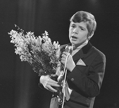 Heintje am 27.02.1970 bei der "Grand Gala du Disque" in Amsterdam; Rechteinhaber: Nationaal Archief (Den Haag, Rijksfotoarchief; Bestandsnummer: 923-3015); Urheber/Fotograf: Mieremet, Rob / Anefo; Quelle: Wikimedia Commons; Lizenz:www.gahetna.nl/over-ons/open-data / CC BY-SA 3.0 NL