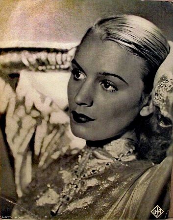Lotte Koch in den 1940er Jahren; Urheber: Unbekannter Fotograf; Quelle: Wikimedia Commons; Lizenz: gemeinfrei