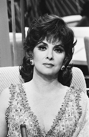 Gina Lollobrigida Anfang Juni 1979 in der niederländischen TV-Show "Europaquiz"; Rechteinhaber: Nationaal Archief (Den Haag, Rijksfotoarchief; Bestandsnummer: 930-2993); Urheber/Fotograf: Suyk, Koen / Anefo; Quelle: Wikimedia Commons; Lizenz:www.gahetna.nl/over-ons/open-data / CC BY-SA 3.0 NL