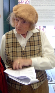 Gisela May im Juni 2008 während einer Ausstellungseröffnung in Berlin-Mitte; Urheber: Wikimedia-User SpreeTom; Lizenz: CC BY-SA 3.0; Quelle: Wikimedia Commons