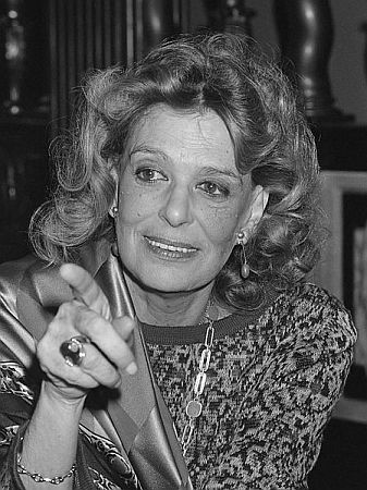 Melina Mercouri am 21. Dezember 1985 in ihrer Funktion als griechische Kulturministerin anlsslich einer Ausstellung zur "Akropolis in Athen" in Amsterdam; Rechteinhaber: Nationaal Archief (Den Haag, Rijksfotoarchief; Bestandsnummer: 933-5219); Urheber/Fotograf: Bart Molendijk / Anefo; Quelle: Wikimedia Commons; Lizenz:www.gahetna.nl/over-ons/open-data / CC BY-SA 3.0 NL