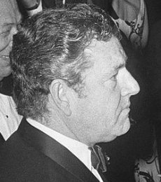 KennethMore1969anlässlich der Premiere des Films "Battle of Britain" in Amsterdam; Rechteinhaber: NationaalArchief (Den Haag, Rijksfotoarchief; Bestandsnummer: 922-8216); Urheber/Fotograf: Koch, Eric/Anefo; Quelle: WikimediaCommons; Lizenz:www.gahetna.nl/over-ons/open-data/ CCBY-SA 3.0 NL