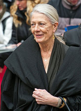 Vanessa Redgrave auf der Berlinale 2011 anlässlich der Pressekonferenz zu dem Film "Coriolanus"; Urheber: Thore Siebrands (Siebbi); Quelle: (cropped version) von www.ipernity.com bzw. Wikimedia Commons/Wikipedia; Lizenz CC-BY-SA 3.0.