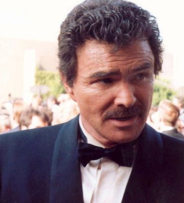 Burt Reynolds am 25. August 1991 anlässlich der 43. Emmy-Verleihung; Quelle: Wikimedia Commons (Ausschnitt Originalfoto von www.flickr.com); Urheber: Alan Light bei www.flickr.com; Lizenz: CC BY 2.0