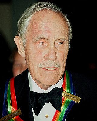 Jason Robards Anfang Dezember 1999 im "John F. Kennedy Center for the Performing Arts" in Washington D.C.1) als Preistrger des "Lifetime Contribution to Arts and Culture"; Urheber: John Mathew Smith & celebrity-photos.com; Lizenz: CC BY-SA 2.0 Deed; Quelle: Wikimedia Commons von www.flickr.com
