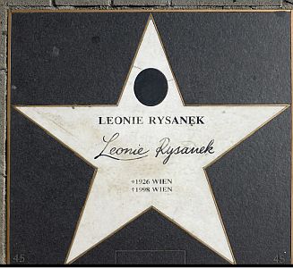 "Stern" f�r Leonie Rysanek auf der "Musik�Meile�Wien"; Urheber des Fotos Copyright Wikimedia-User 1971markus; Lizenz: CC BY-SA 4.0; Quelle: Wikimedia Commons