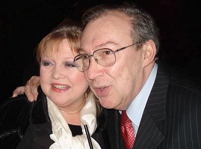 Jaecki Schwarz mit Kollegin Franziska Troegner Ende Januar 2009 im Berliner Theater "Tipi am Kanzleramt"; Urheber: Simon Neumann; Lizenz: Der Urheberrechtsinhaber hat dieses Foto als "gemeinfrei" veröffentlicht. Quelle: Wikimedia Commons