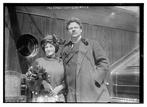 Leo Slezak mit Ehefrau Elsa; Urheber: "Bain News Service"; Quelle: Wikimedia Commons von "ID ggbain.06016" bei der "Library of Congress"; Datum: ungenannt; Lizenz: gemeinfrei