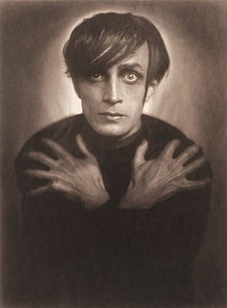 Conrad Veidt als Cesare in "Das Cabinett des Doktor Caligari" (1920); Urheber: Franz Xaver Setzer (18861939); Quelle: Wikimedia Commons; Lizenz: gemeinfrei