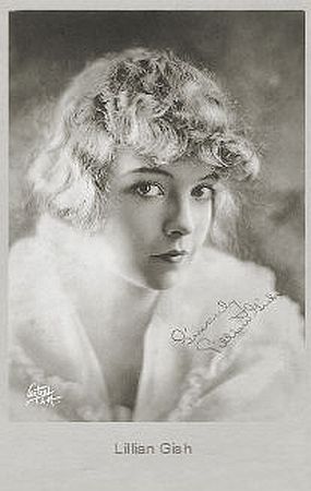 Lillian Gish, fotografiert von Albert Witzel (1879–1929); Quelle: cyranos.ch; Lizenz: gemeinfrei