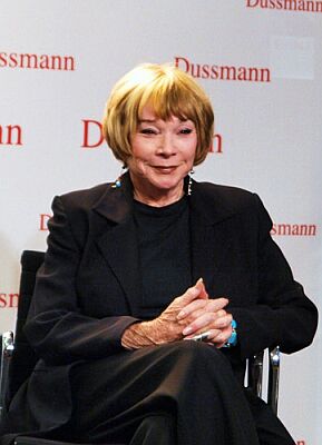 Shirley MacLaine am 16. September 2008 anlässlich der Präsentation ihrer neuen Biografie "Weiser, nicht leiser!" bei DUSSMANN in Berlin;  Copyright Christian Behring