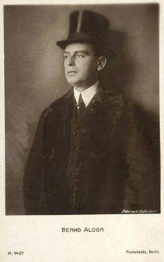 Bernd Aldor vor 1929; Urheber bzw. Nutzungsrechtinhaber: Alexander Binder (1888 – 1929); Quelle: www.cyranos.ch