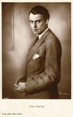 Nils Asther vor 1929; Urheber bzw. Nutzungsrechtinhaber: Alexander Binder (1888 – 1929); Quelle: www.cyranos.ch