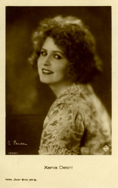 Xenia Desni vor 1929; Urheber bzw. Nutzungsrechtinhaber: Alexander Binder (1888 – 1929); Quelle: www.cyranos.ch