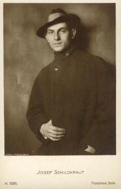 Joseph Schildkraut vor 1929; Urheber bzw. Nutzungsrechtinhaber: Alexander Binder (1888 – 1929); Quelle: www.cyranos.ch