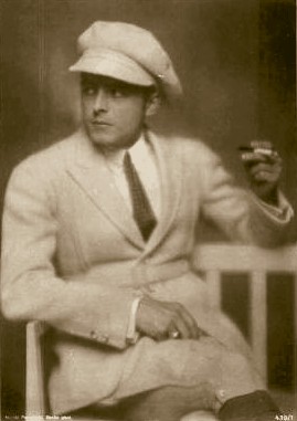 Ernst Hofmann in den 1920er Jahren auf einer Fotografie von Nicola Perscheid (1864 – 1930); Quelle: Wikimedia Commons bzw. Wikipedia