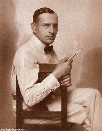Max Landa ca. 1920 auf einer Fotografie von Nicola Perscheid (1864-1930); Lizenz: gemeinfrei