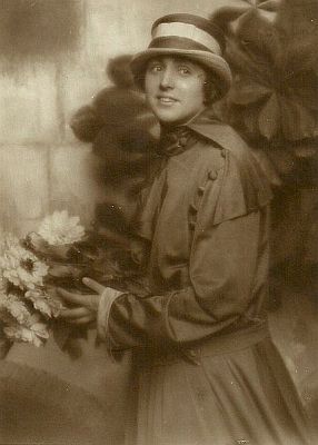 Hella Moja um 1920 auf einer Fotografie von Nicola Perscheid (1864 – 1930); Quelle: Wikimedia Commons