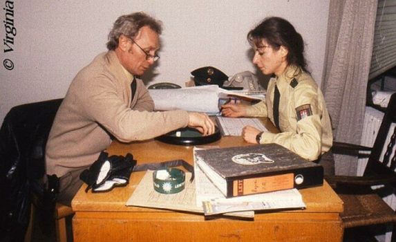 Arthur Brauss in "Großstadtrevier" mit Mareike Carrire (Polizeiobermeisterin Ellen Wegener); Foto 02; Copyright Virginia Shue