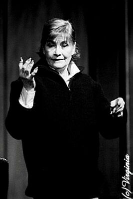 Gisela Uhlen in  "Patt oder Spiel der K&ouml;nige", Ende der 1980er Jahre auch aufgef&uuml;hrt im "Theater Haus im Park" in Hamburg-Bergedorf; Copyright Virginia Shue&nbsp;