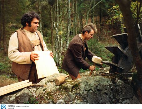 Der treue Geselle Thomas Krautnudel (OswaldFuchs) und Peter (Gerhart Lippert); Szenenfoto zur Verfgung gestellt vom Bayerischen Rundfunk (BR); Bildname: 16493-0-05; Copyright BR/Foto Sessner