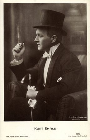 Kurt Ehrle ca. 1916 auf einer Künstlerkarte; Urheber: Fotoatelier "Becker &  Maass", Berlin
