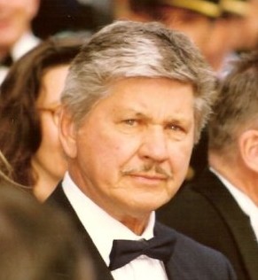 Charles Bronson bei den Internationalen Filmfestspielen in Cannes 1987;  Quelle: Wikipedia bzw. Wikimedia Commons; Urheber: Georges Biard; Lizenz CC-BY-SA 3.0.; Diese Datei ist unter der Creative Commons-Lizenz Namensnennung 3.0Unported lizenziert.