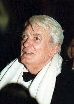 Jean Marais bei bei der Csar-Verleihung 1991; Quelle: Wikipedia bzw. Wikimedia Commons; Urheber: Georges Biard; Lizenz CC-BY-SA 3.0.; Diese Datei ist unter der Creative Commons-Lizenz Namensnennung 3.0Unported lizenziert.