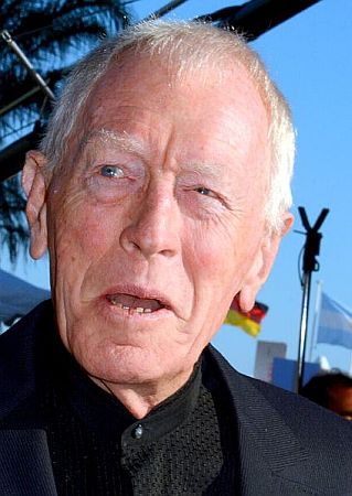 Max von Sydow bei den Internationalen Filmfestspielen von Cannes 2013; Urheber: Georges Biard;  Lizenz CC-BY-SA 3.0; Quelle: Wikimedia Commons