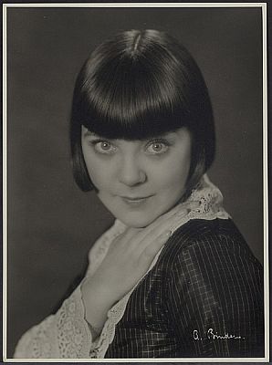 Truus van Aalten ca. 1929; Urheber bzw. Nutzungsrechtinhaber: Alexander Binder (1888  1929); Quelle: Wikimedia Commons von  "EYE Film Institute Netherlands"; Lizenz: gemeinfrei