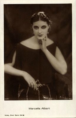 Marcella Albani, fotografiert von Alexander Binder (1888–1929); Quelle: Wikimedia Commmons; Lizenz: gemeinfrei