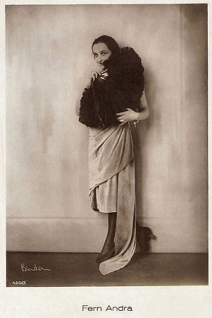 Fern Andra vor 1929; Urheber bzw. Nutzungsrechtinhaber: Alexander Binder (1888 – 1929); Quelle: filmstarpostcards.blogspot.de bzw. www.flickr.com; Ross-Karte Nr. 430/3