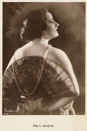 Fern Andra vor 1929; Urheber: Alexander Binder (1888 – 1929); Quelle: filmstarpostcards.blogspot.de bzw. www.flickr.com; Ross-Karte Nr. 530/4; Lizenz: gemeinfrei