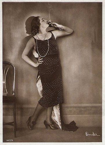 Fern Andra vor 1929; Urheber: Alexander Binder (1888 – 1929); Quelle: filmstarpostcards.blogspot.de bzw. www.flickr.com; Ross-Karte Nr. 447/3; Lizenz: gemeinfrei