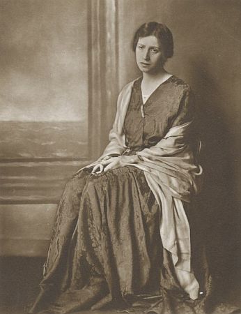 Maria Fein vor 1929; Urheber bzw. Nutzungsrechtinhaber: Alexander Binder (1888 – 1929); Quelle: Wikipedia; Photochemie-Karte Nr. 232