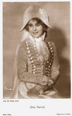Cilly Feindt vor 1929; Urheber: Alexander Binder (1888–1929); Quelle: filmstarpostcards.blogspot.com; Ross-Karte Nr. 3869/1; Lizenz: gemeinfrei