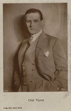 Olaf Fjord vor 1929; Urheber: Alexander Binder (1888–1929); Quelle: virtual-history.com; Ross-Karte Nr. 775/2; Lizenz: gemeinfrei