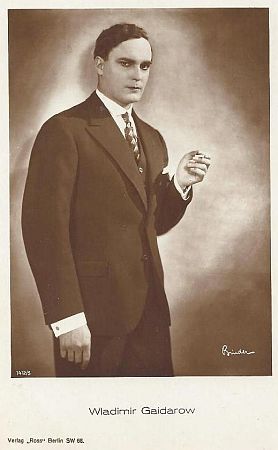 Wladimir Gaidarow ca. 1927/28; Urheber: Alexander Binder (1888–1929); Ross-Karte Nr. 1412/5; Quelle: Wikimedia Commons; Lizenz: gemeinfrei