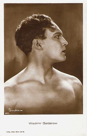 Wladimir Gaidarow ca. 1925/26; Urheber: Alexander Binder (1888–1929); Ross-Karte Nr. 977/1; Quelle: filmstarpostcards.blogspot.com; Lizenz: gemeinfrei