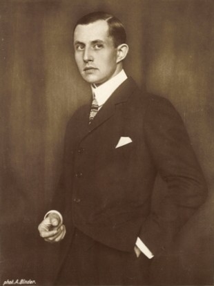 Bruno Kastner etwa 1920; Urheber: Alexander Binder (1888–1929); Quelle: Wikimedia Commons; Photochemie-Karte K 3133 (Ausschnitt); Lizenz: gemeinfrei