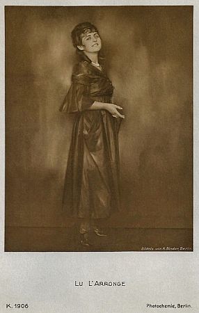 Lu L'Arronge, fotografiert von Alexander Binder (1888-1929); Quelle: filmstarpostcards.blogspot.com; Photochemie-Karte Nr. 1906; Lizenz: gemeinfrei 
