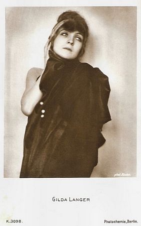 Gilda Langer, fotografiert von Alexander Binder1) (1888–1929); Quelle: filmstarpostcards.blogspot.com (Photochemie-Karte 3098); Lizenz: gemeinfrei
