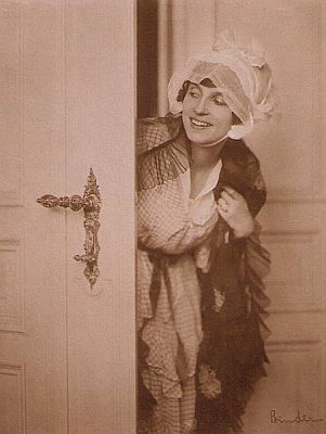 Erna Morena etwa 1925; Urheber: Alexander Binder (1888–1929); Quelle: Wikimedia Commons; Lizenz: gemeinfrei