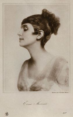 Erna Morena vor 1929; Urheber: Alexander Binder (1888-1929); NPG-Karte Nr. 257; Quelle: filmstarpostcards.blogspot.com; Lizenz: gemeinfrei