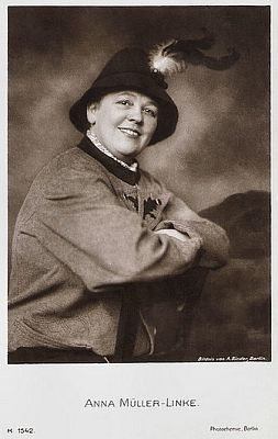 Anna Müller-Lincke vor 1929; Urheber: Alexander Binder (1888–1929); Quelle: filmstarpostcards.blogspot.com; Photochemie-Karte Nr. 1542; Lizenz: gemeinfrei