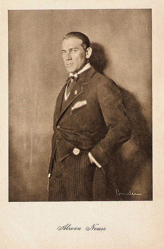 Alwin Neuß vor 1929; Urheber: Alexander Binder (1888–1929); Verlag Hermann Wolff, Berlin, Nr. F 128; Quelle: filmstarpostcards.blogspot.com; Lizenz: gemeinfrei
