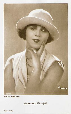 Elisabeth Pinajeff vor 1929; Urheber: Alexander Binder (1888–1929); Quelle: filmstarpostcards.blogspot.com; Ross-Karte Nr. 2075/1; Lizenz: gemeinfrei