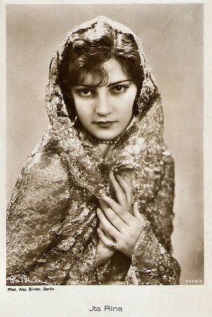 Ita Rina vor 1929; Urheber: Alexander Binder (18881929); Quelle: filmstarpostcards.blogspot.com bzw. Wikimedia Comons; Ross-Karte Nr. 3766/1; Lizenz: gemeinfreihier